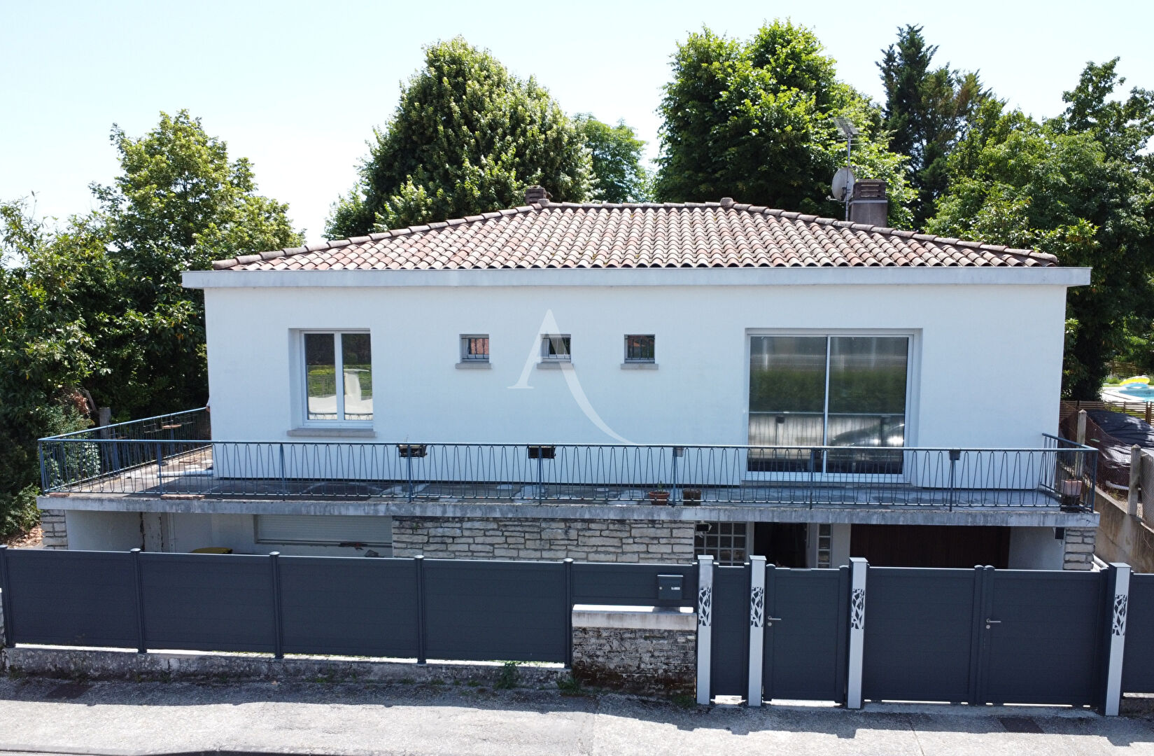 Maison JONZAC (17500) 7 pi&egrave;ces 176.00 m&sup2;