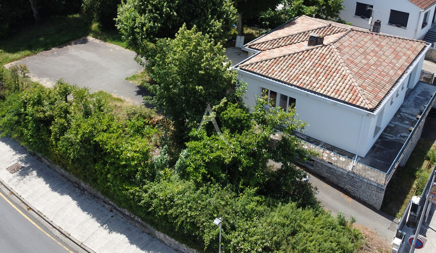 Maison JONZAC (17500) 7 pi&egrave;ces 176.00 m&sup2;
