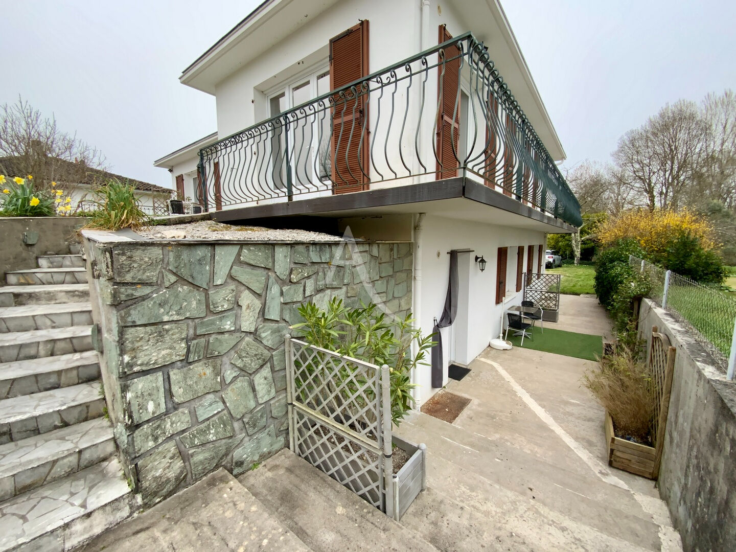 Immeuble JONZAC (17500) 12 pi&egrave;ces 210.00 m&sup2;