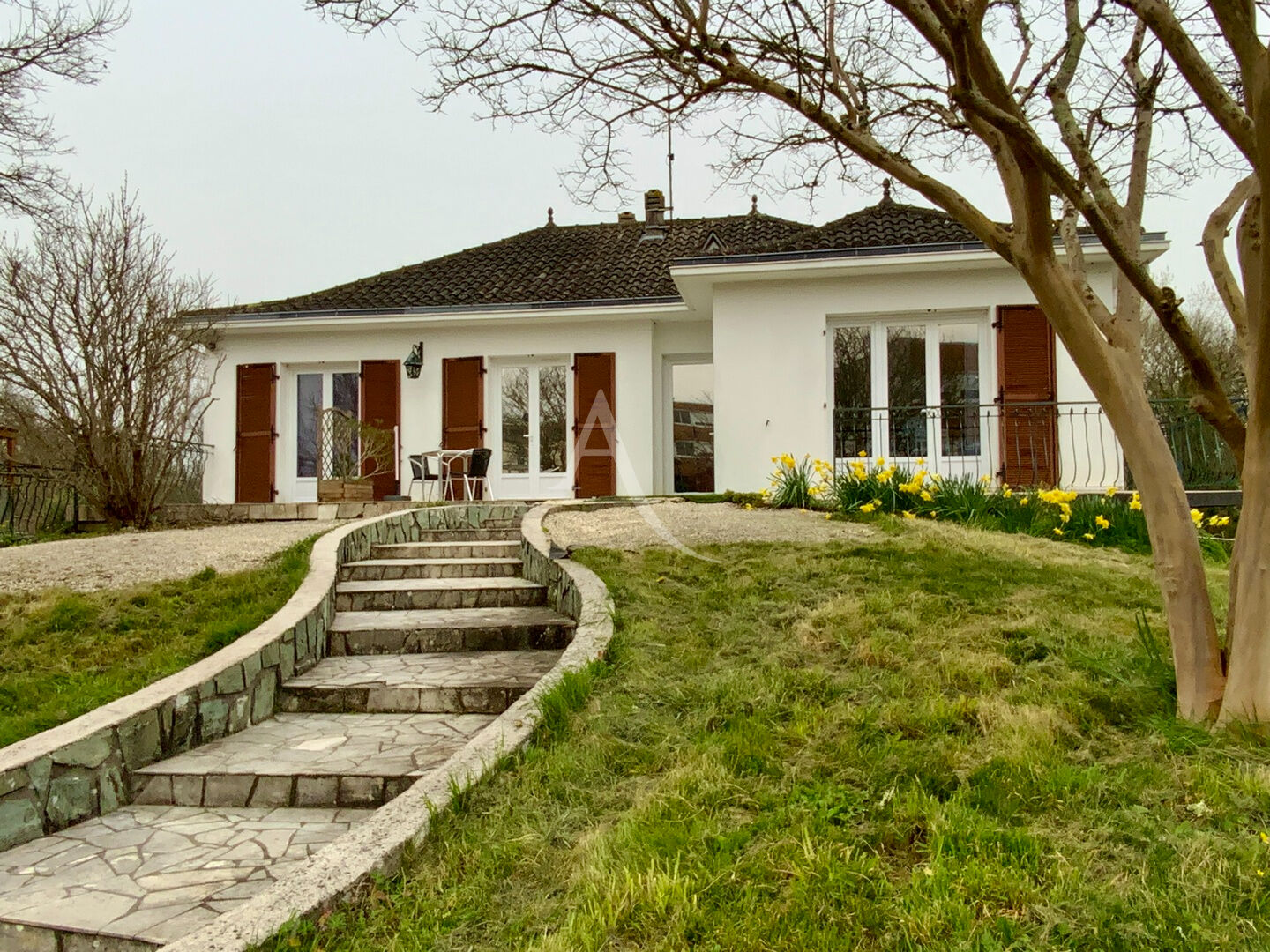 Immeuble JONZAC (17500) 12 pi&egrave;ces 210.00 m&sup2;
