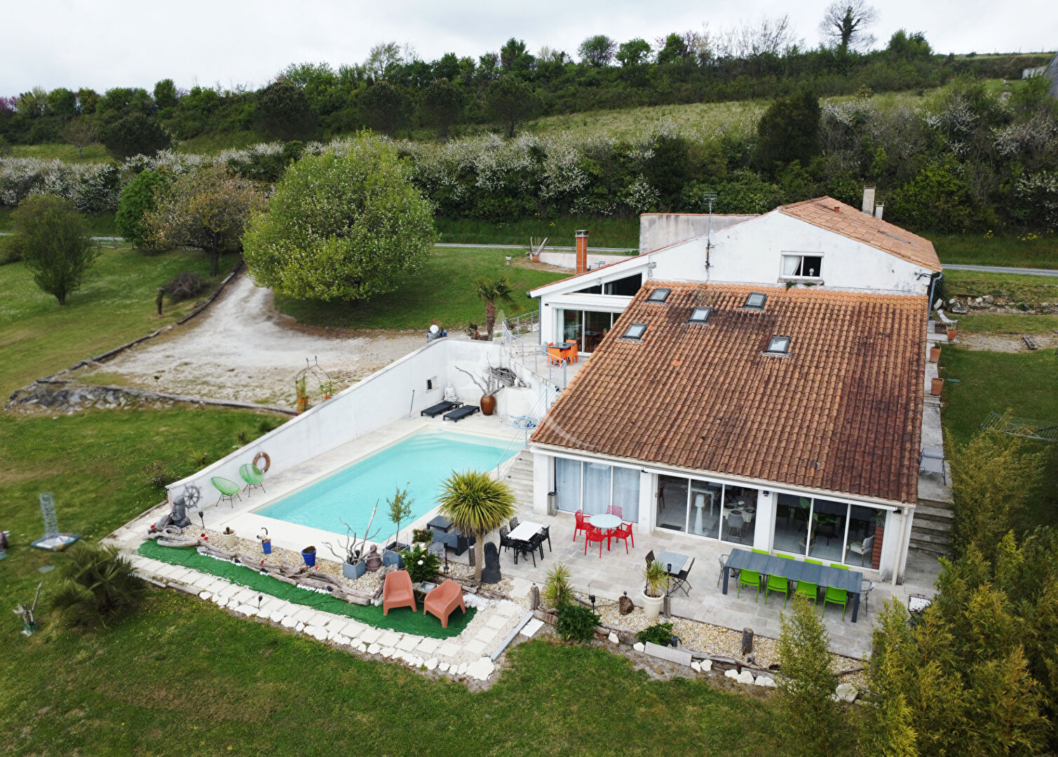 Maison SAINT DIZANT DU GUA (17240) 8 pi&egrave;ces 300.00 m&sup2;