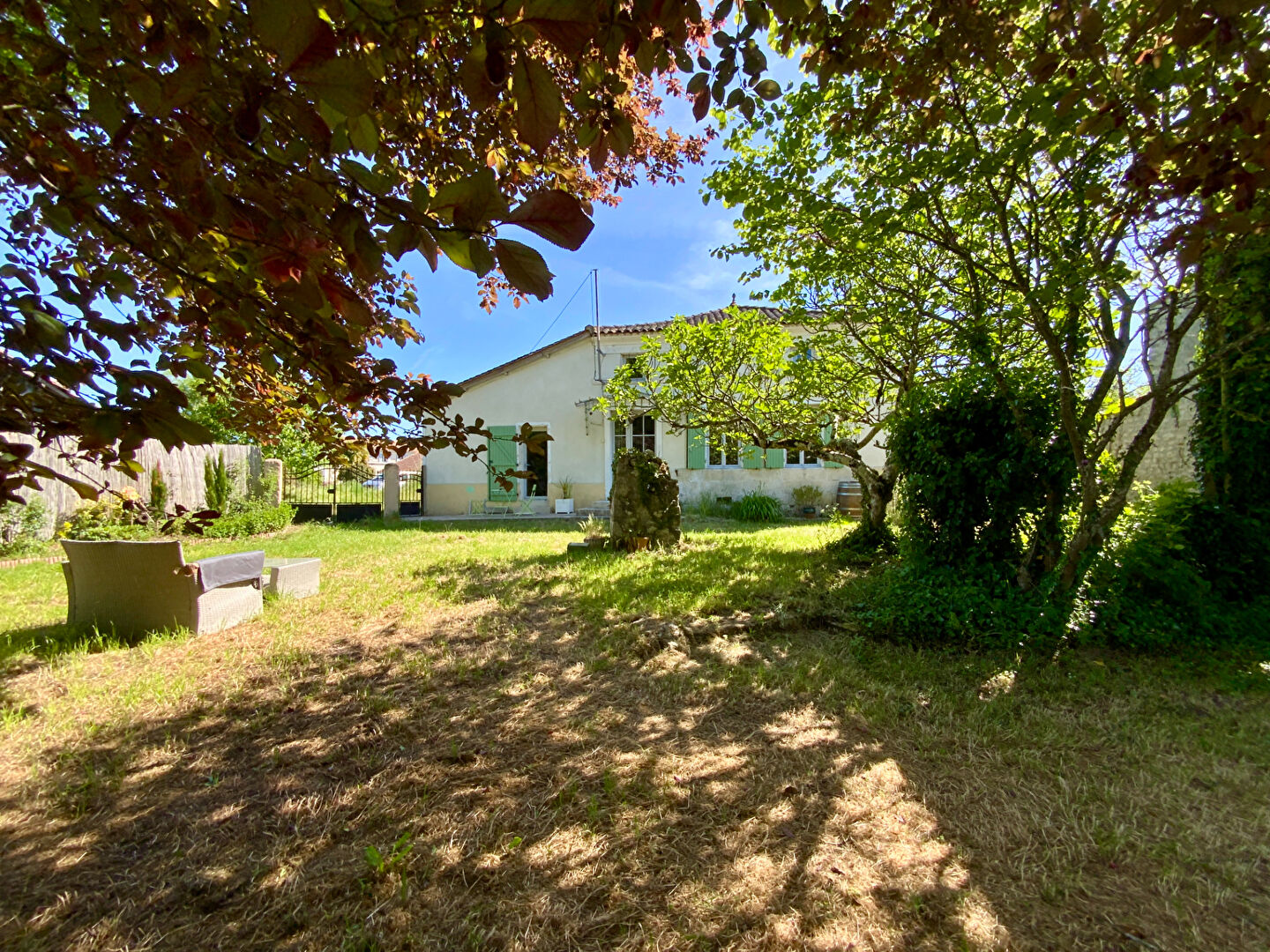 Maison JONZAC (17500) 8 pi&egrave;ces 225.00 m&sup2;