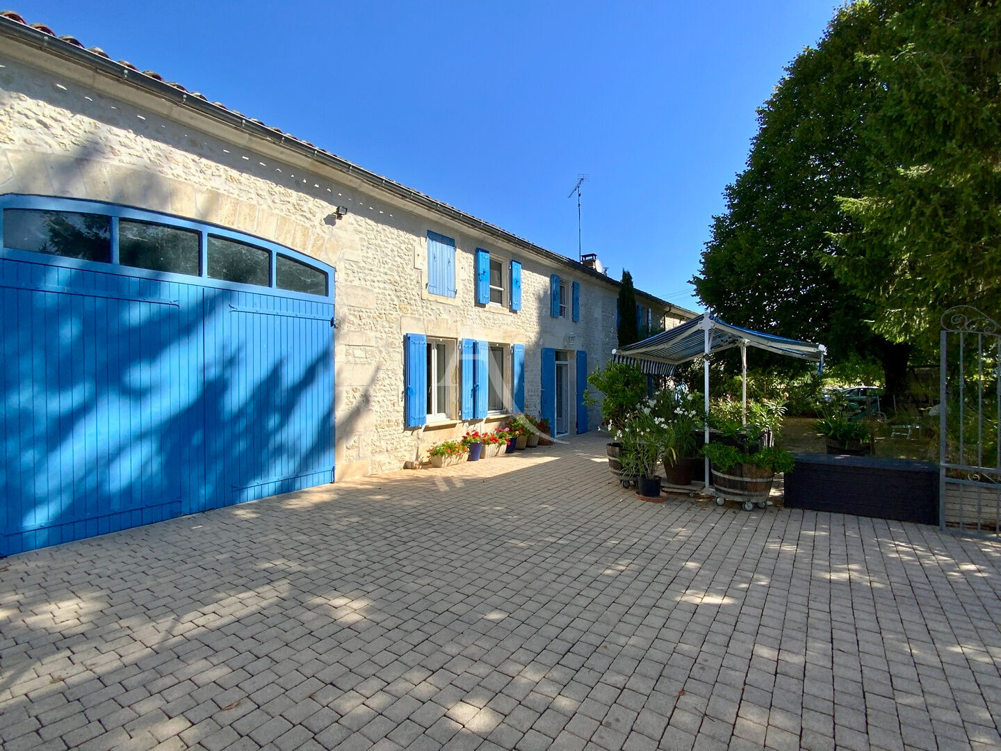 Maison JONZAC (17500) 8 pi&egrave;ces 224.00 m&sup2;
