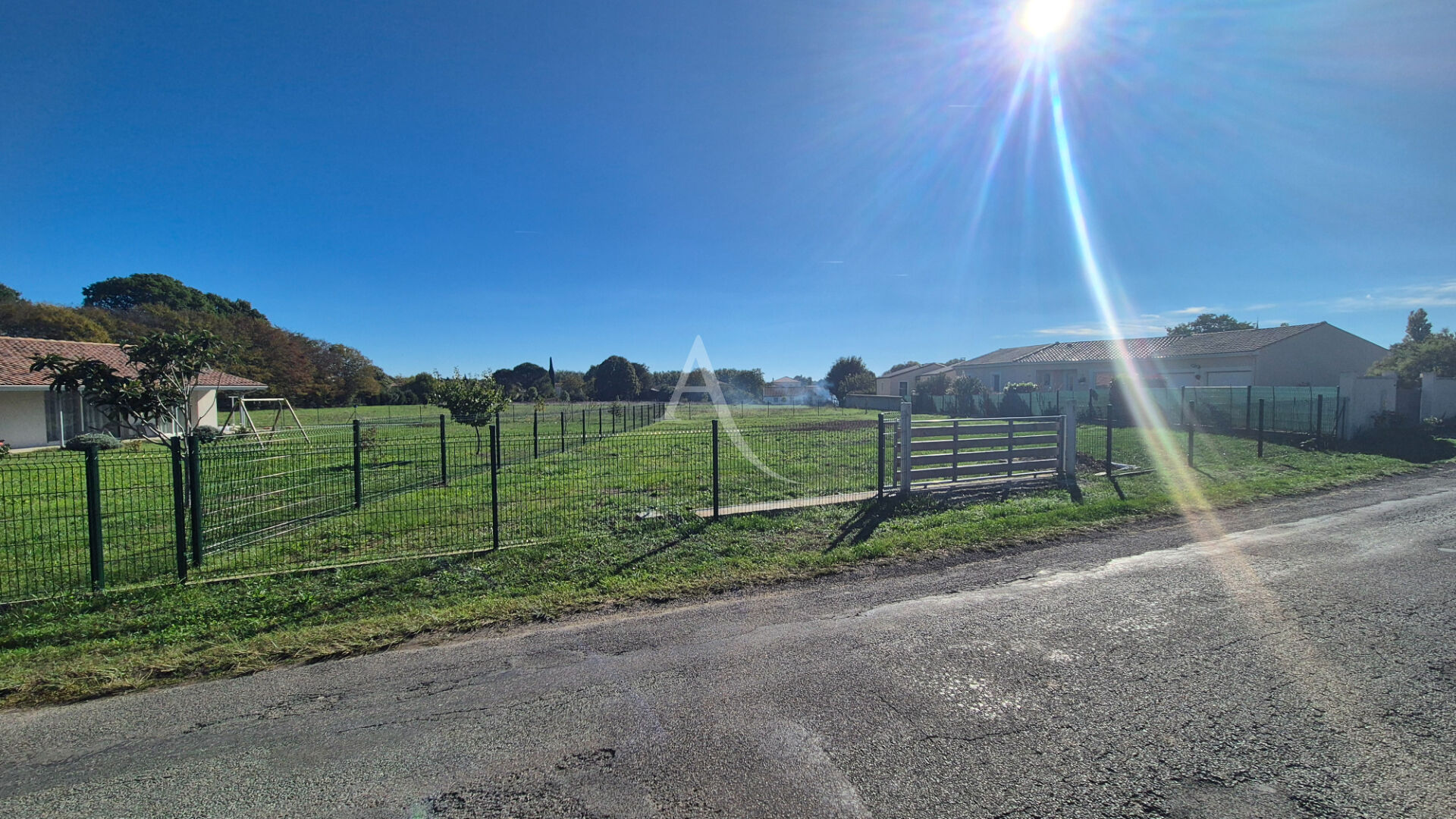 Terrain SAINT GENIS DE SAINTONGE (17240) 728.00 m&sup2;