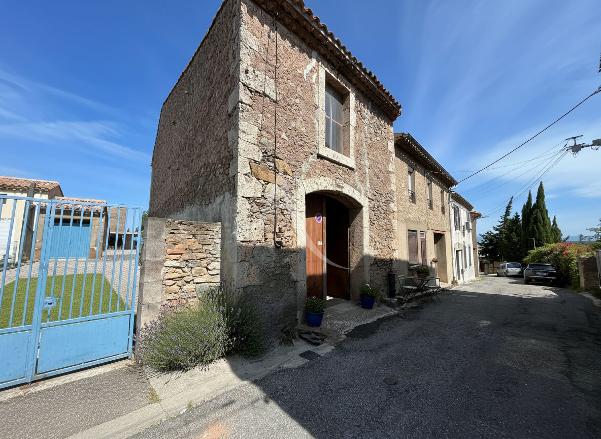 Cave MOUX (11700) 2 pi&egrave;ces 246.00 m&sup2;