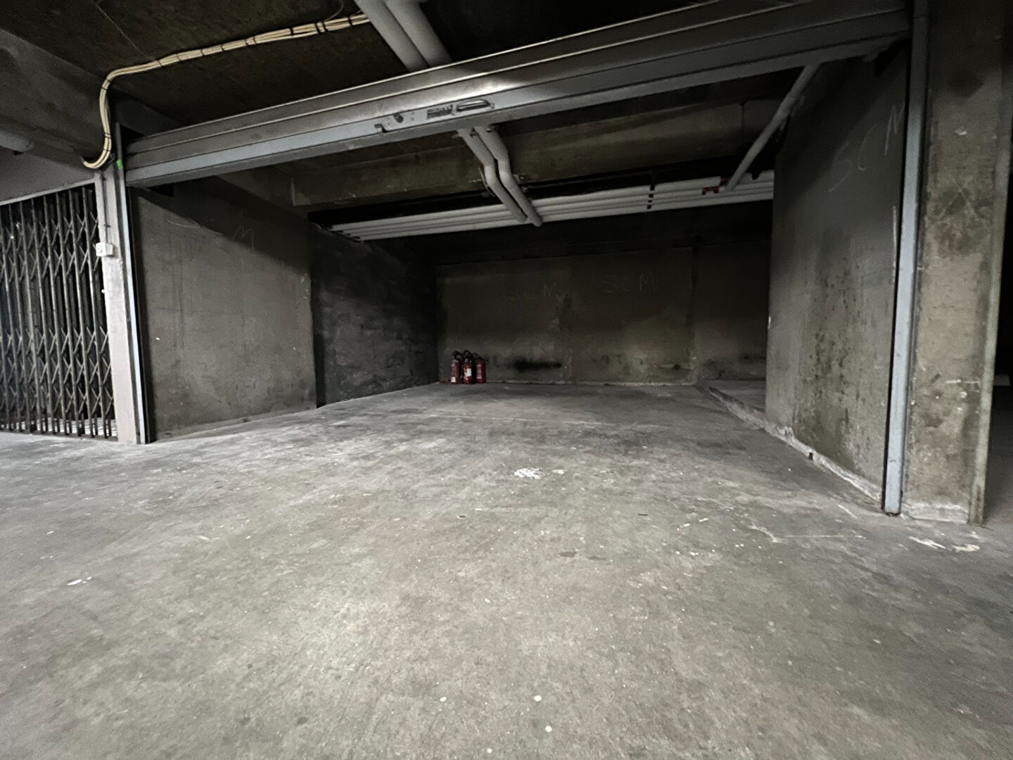 Parking / box PARIS (75011) 22.00 m&sup2;