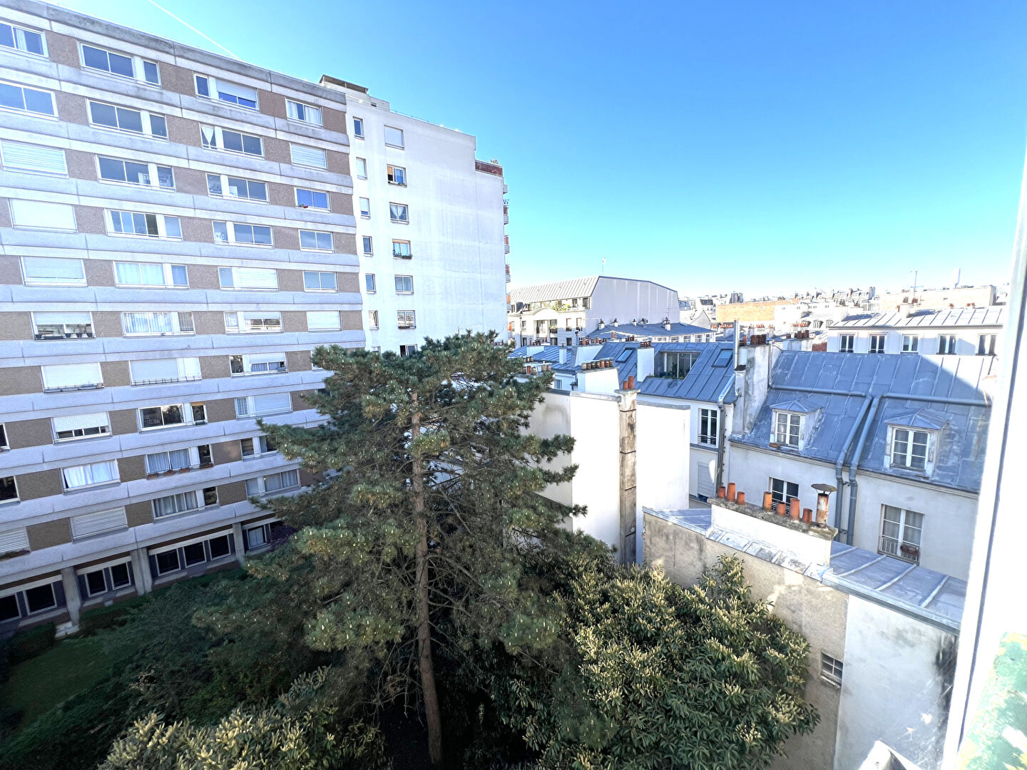 à 2 km de Paris 04 315 000 € Appartement 2 pièces , 1 chambre 31.42 m² Voir le bien