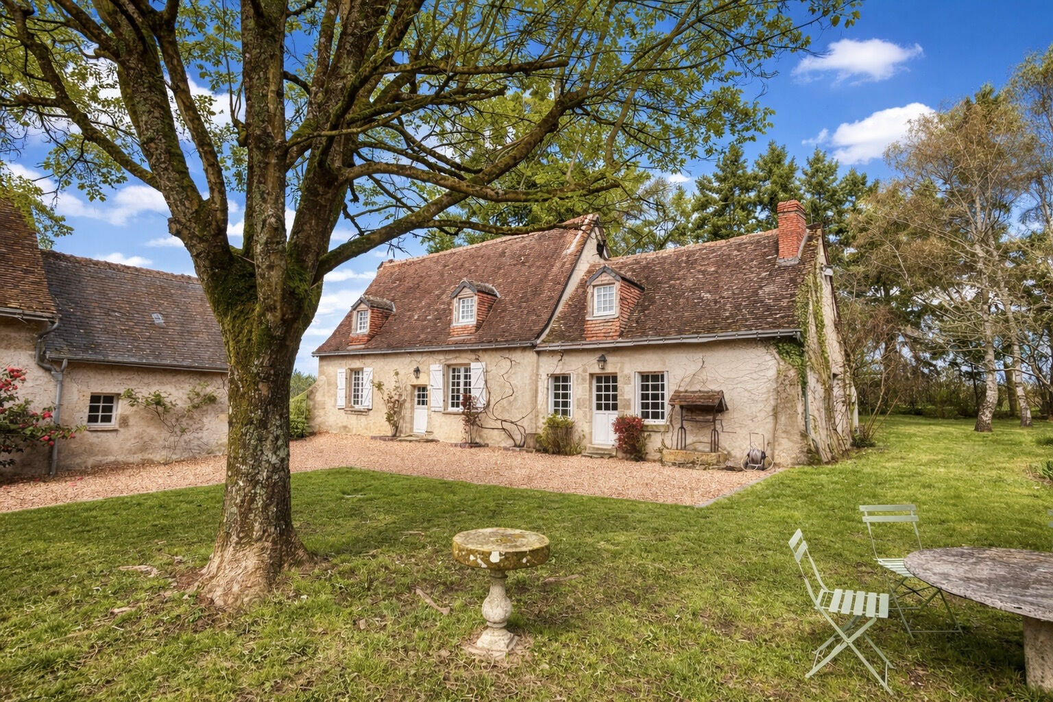 Maison SAINT ANTOINE DU ROCHER (37360) 6 pi&egrave;ces 171.00 m&sup2;