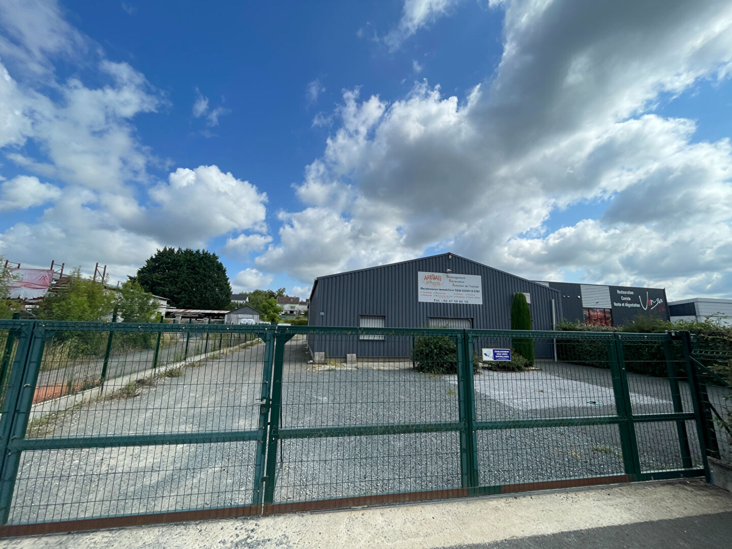 Local commercial MONTLOUIS SUR LOIRE (37270) 300.00 m&sup2;