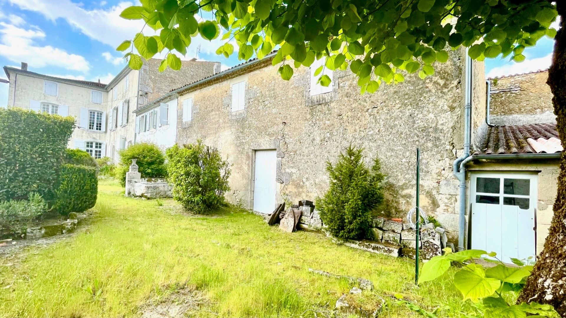 Maison COZES (17120) 10 pièces 294.00 m²