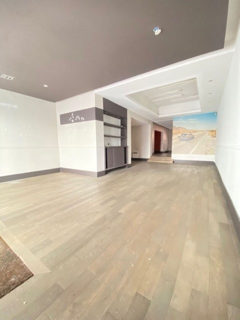 Local commercial LA ROCHELLE (17000) 120.00 m&sup2;