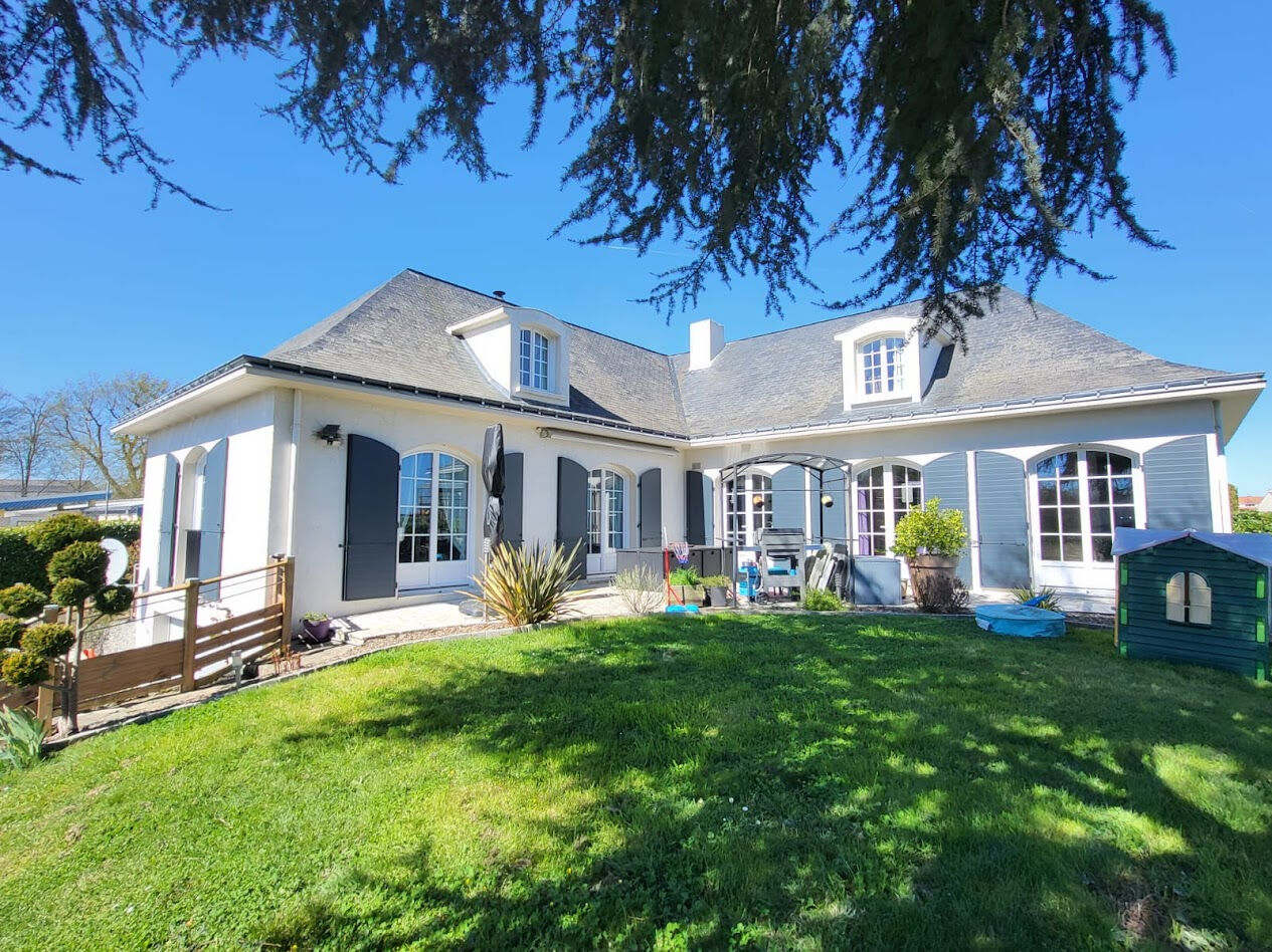 Maison SAINT LAURENT DE LA PLAINE (49290) 7 pièces 210.00 m²