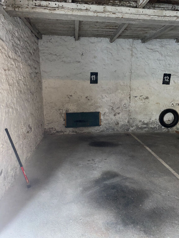 Parking / box LAVAL (53000) 12.00 m²