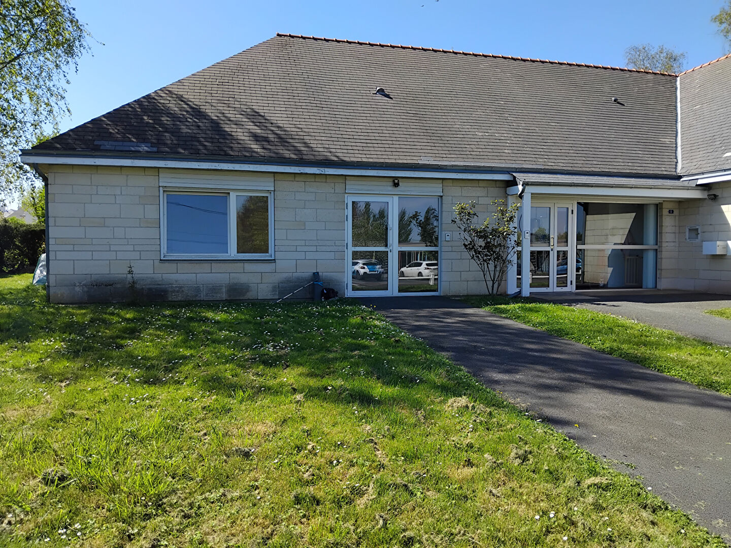 Bureaux DOUE EN ANJOU (49700) 8 pièces 16.00 m²