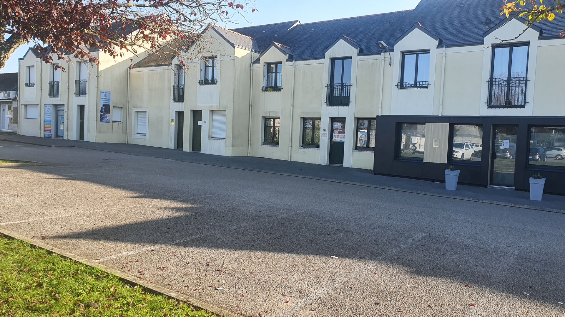 Local commercial LIGNE (44850) 3 pi&egrave;ces 48.00 m&sup2;