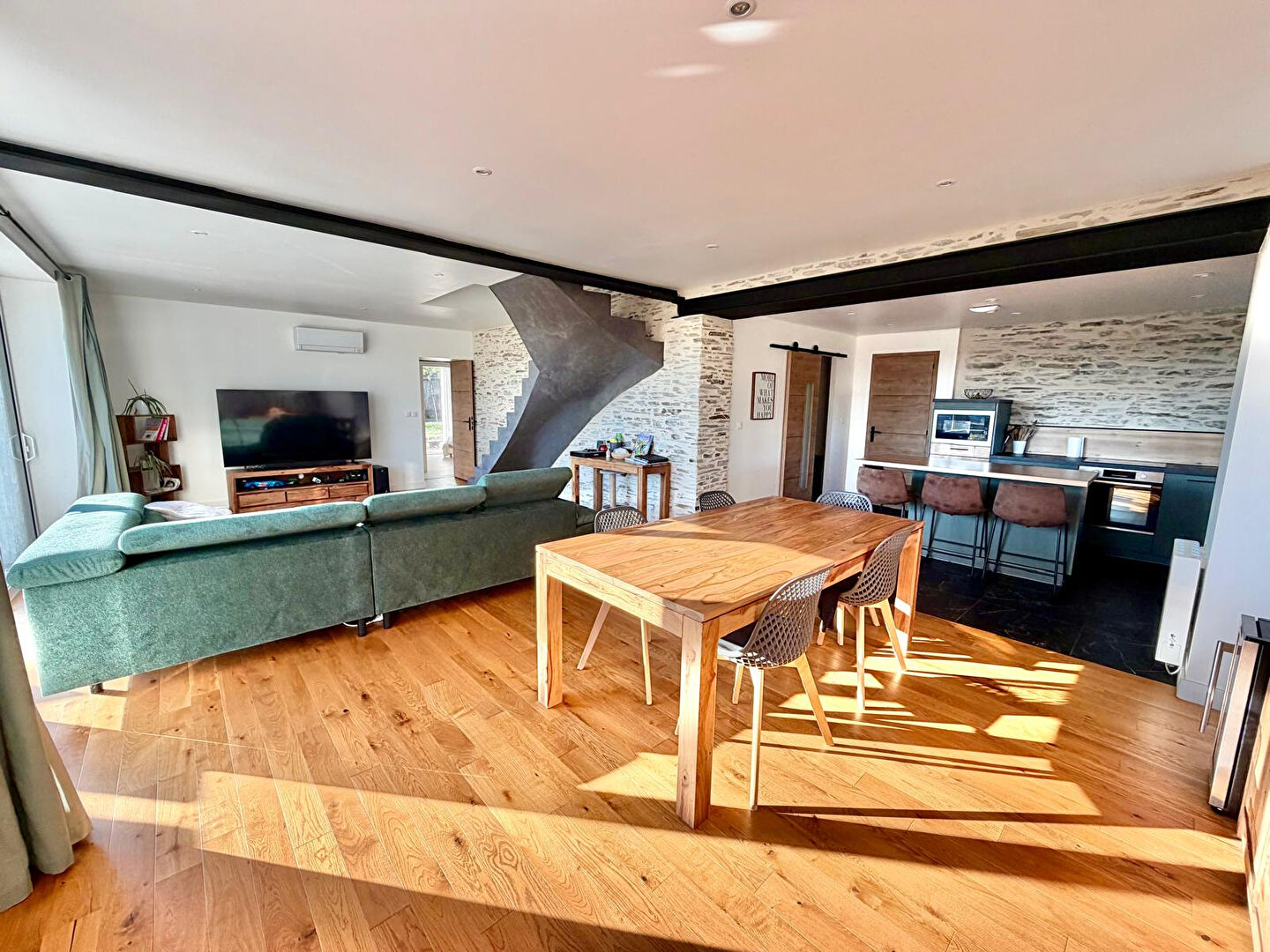 Maison LES GARENNES SUR LOIRE (49610) 6 pi&egrave;ces 193.00 m&sup2;