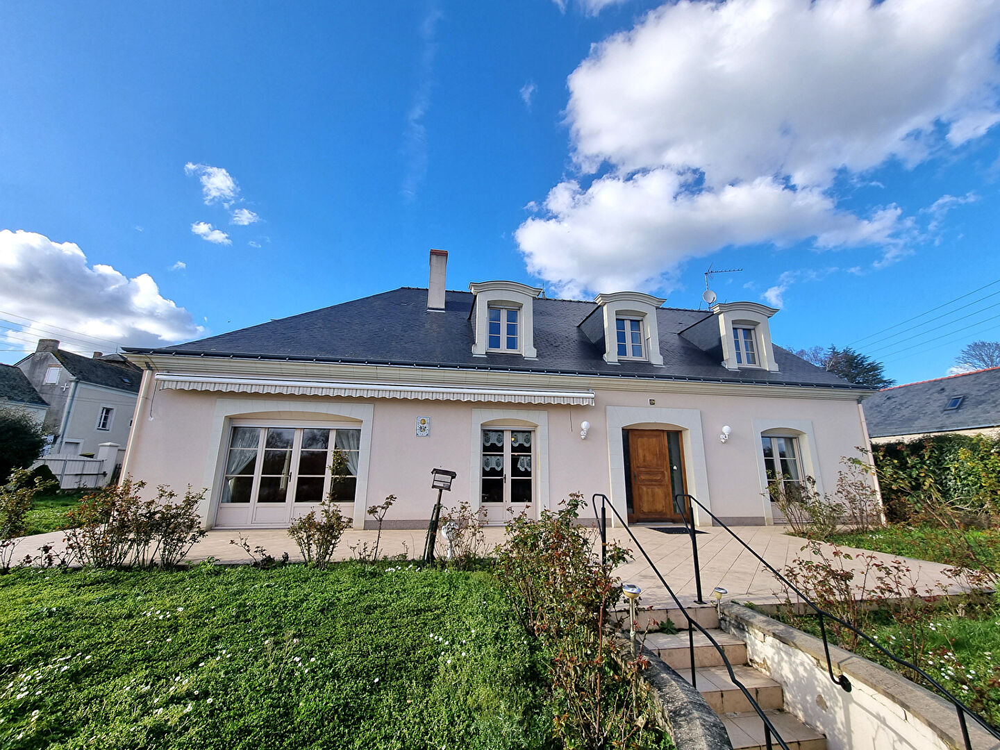 Maison CHATEAUNEUF SUR SARTHE (49330) 7 pièces 230.00 m²