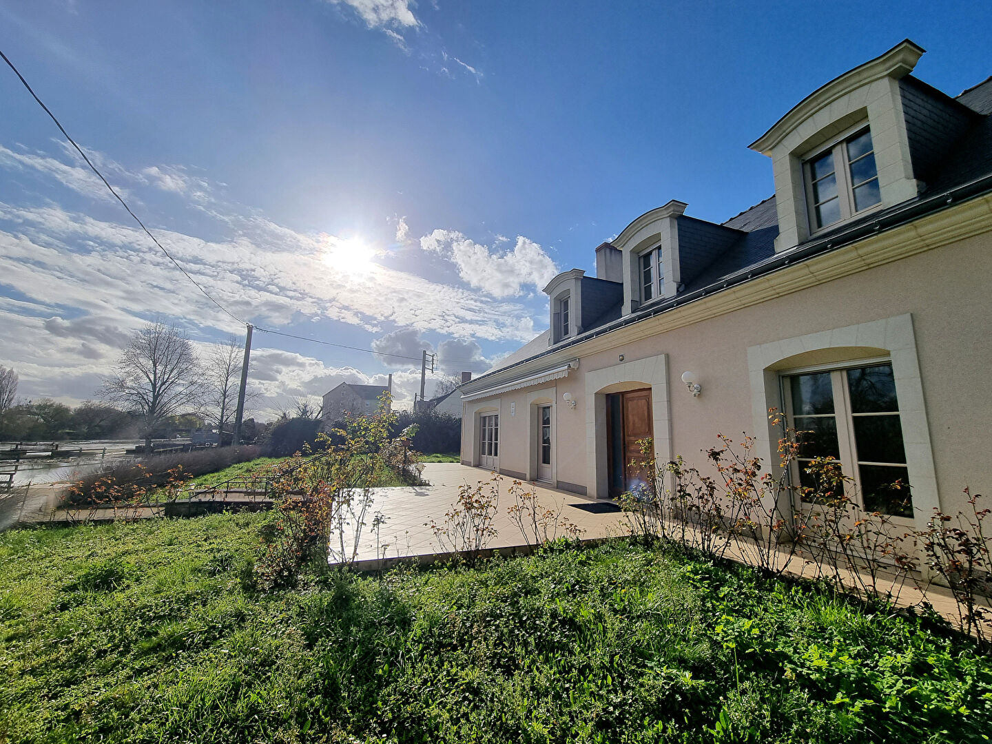 Maison CHATEAUNEUF SUR SARTHE (49330) 7 pièces 230.00 m²