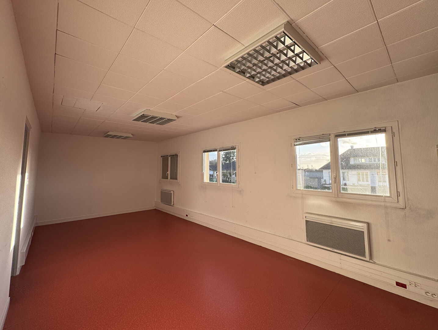 Bureaux MAYENNE (53100) 175.00 m²