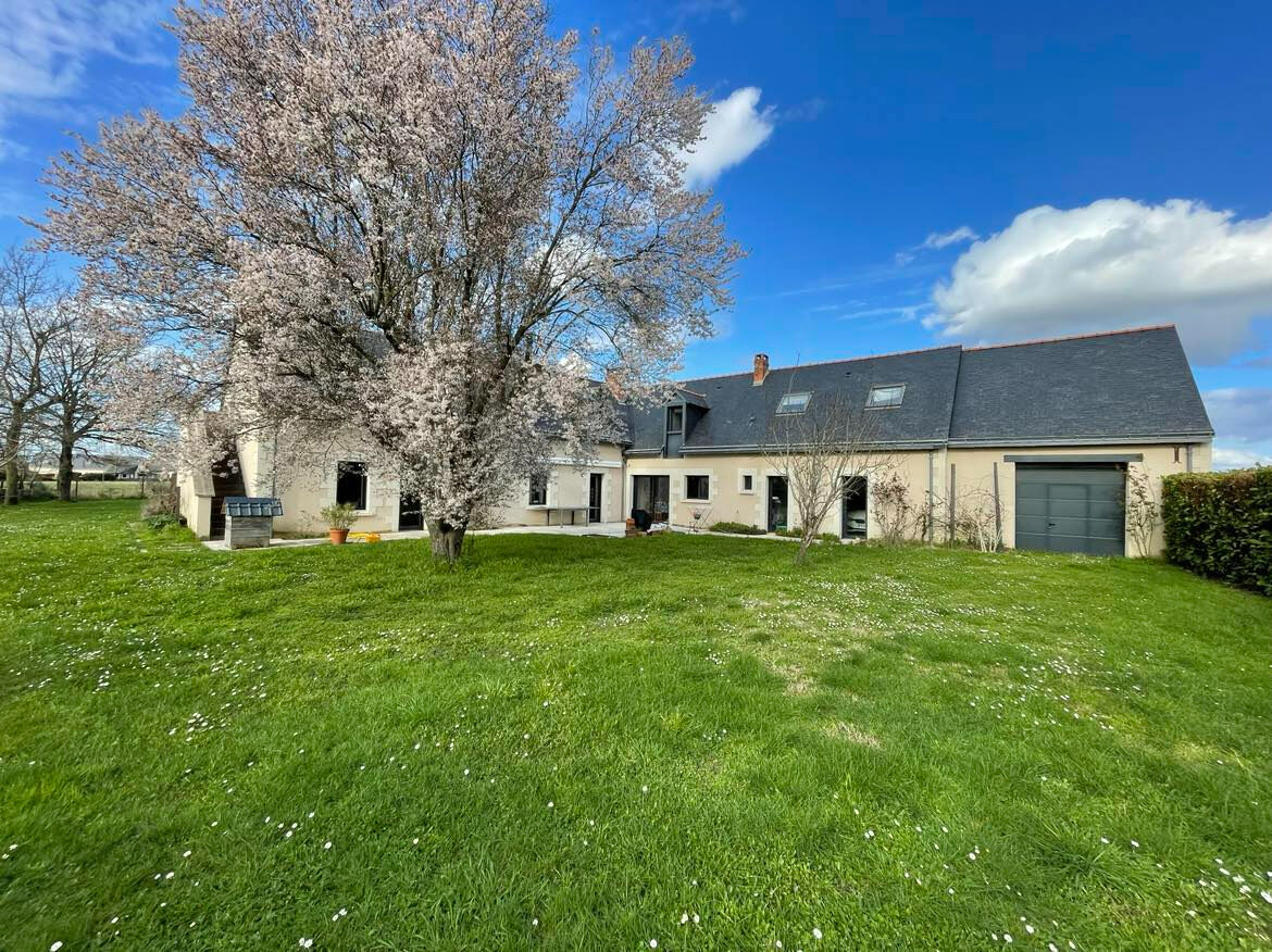 Maison ECOUFLANT (49000) 8 pièces 273.00 m²