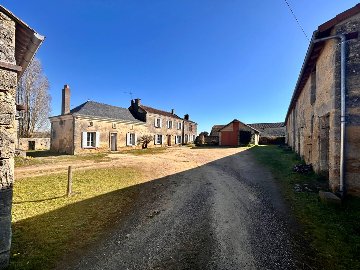 Maison DOUE EN ANJOU (49700) 9 pièces 260.00 m²