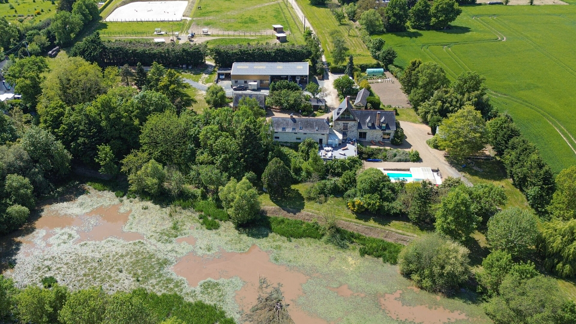 Maison LE LION D ANGERS (49220) 18 pièces 400.00 m²