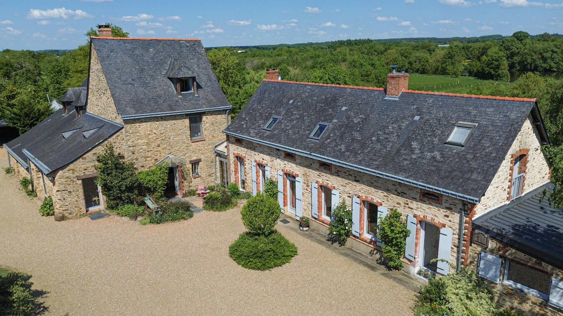 Maison LE LION D ANGERS (49220) 18 pièces 400.00 m²