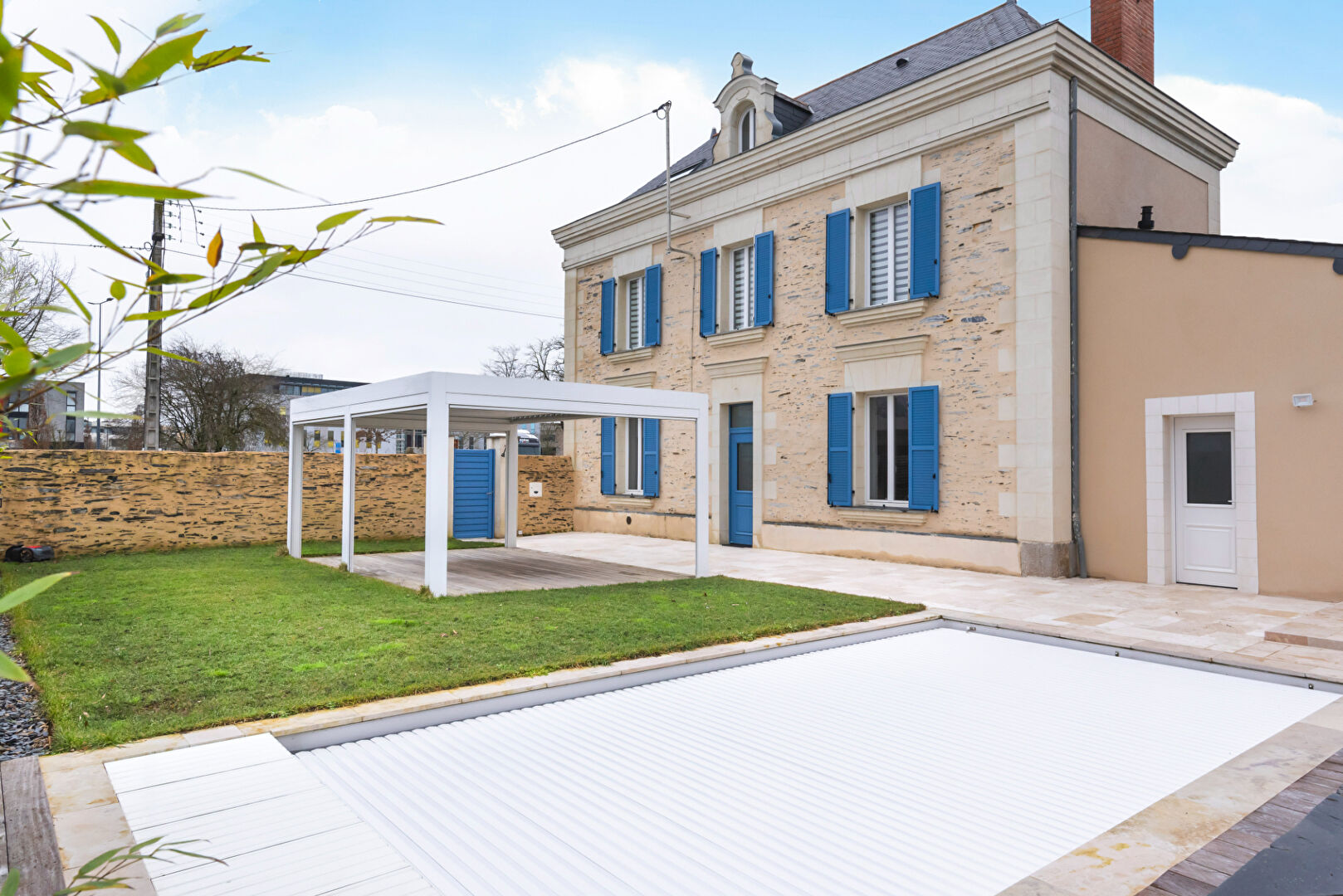 Maison ANGERS (49000) 8 pièces 231.00 m²