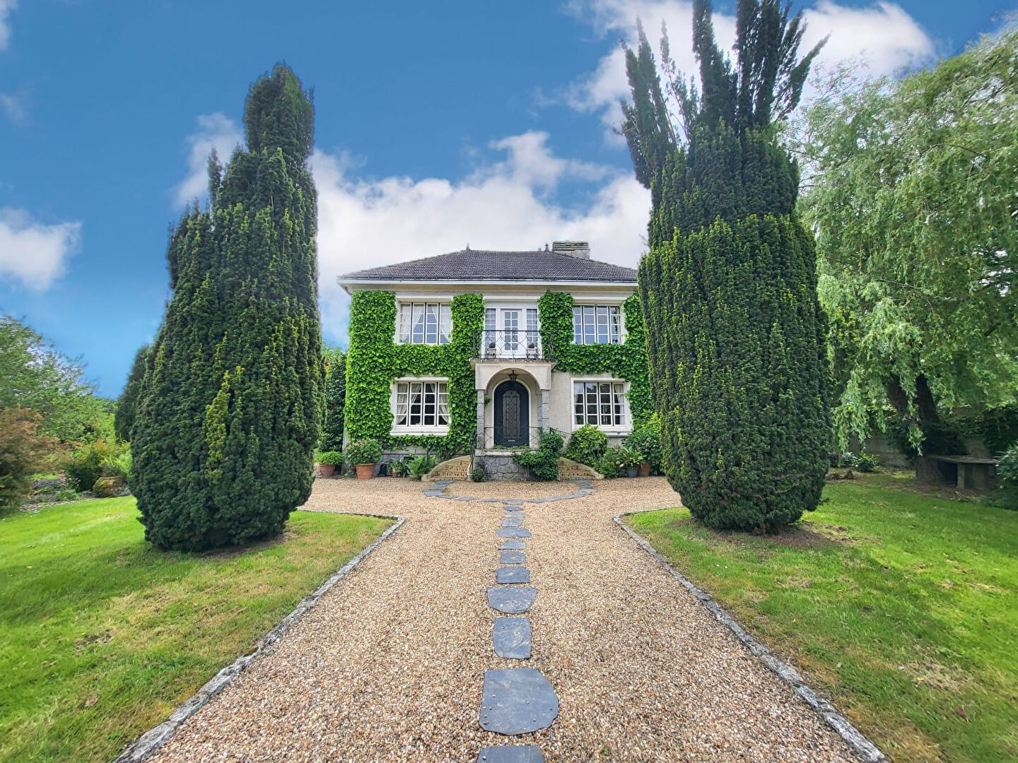 Maison MAUGES SUR LOIRE (49290) 9 pièces 220.00 m²