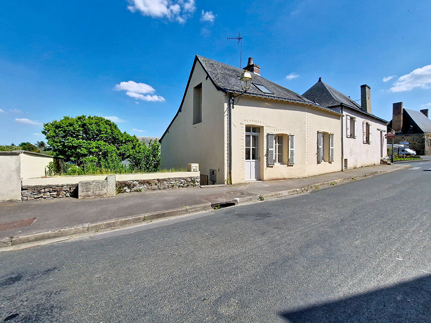 Maison SEGRE EN ANJOU BLEU (49500) 7 pi&egrave;ces 127.00 m&sup2;
