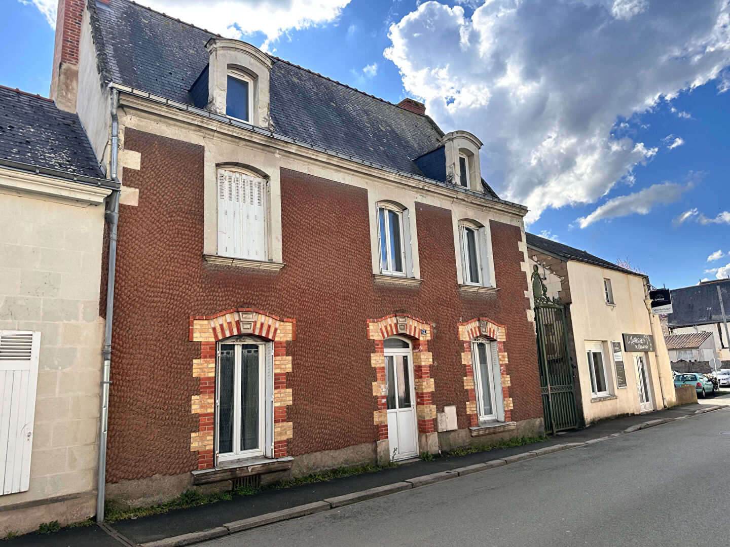 Maison BEAUFORT EN ANJOU (49250) 5 pièces 263.00 m²