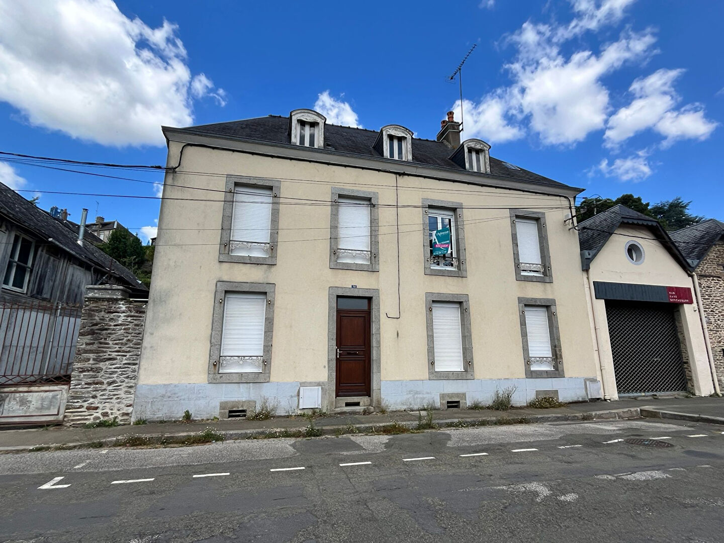 Maison MAYENNE (53100) 10 pi&egrave;ces 200.00 m&sup2;