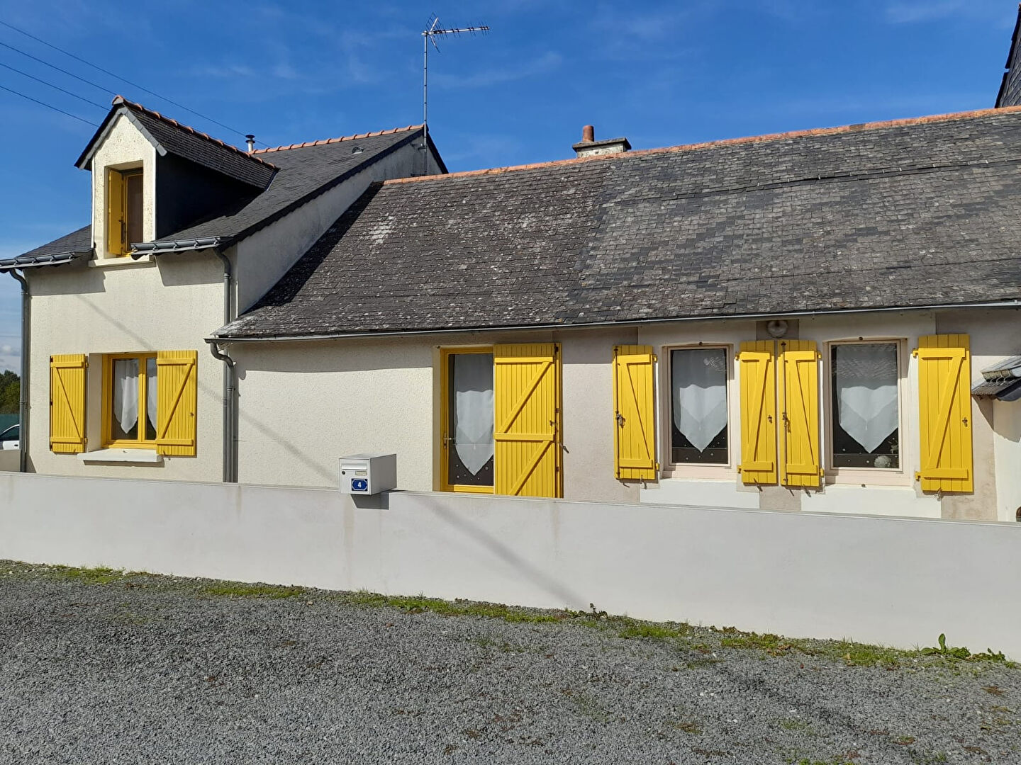 Maison MAUGES SUR LOIRE (49290) 7 pièces 127.00 m²