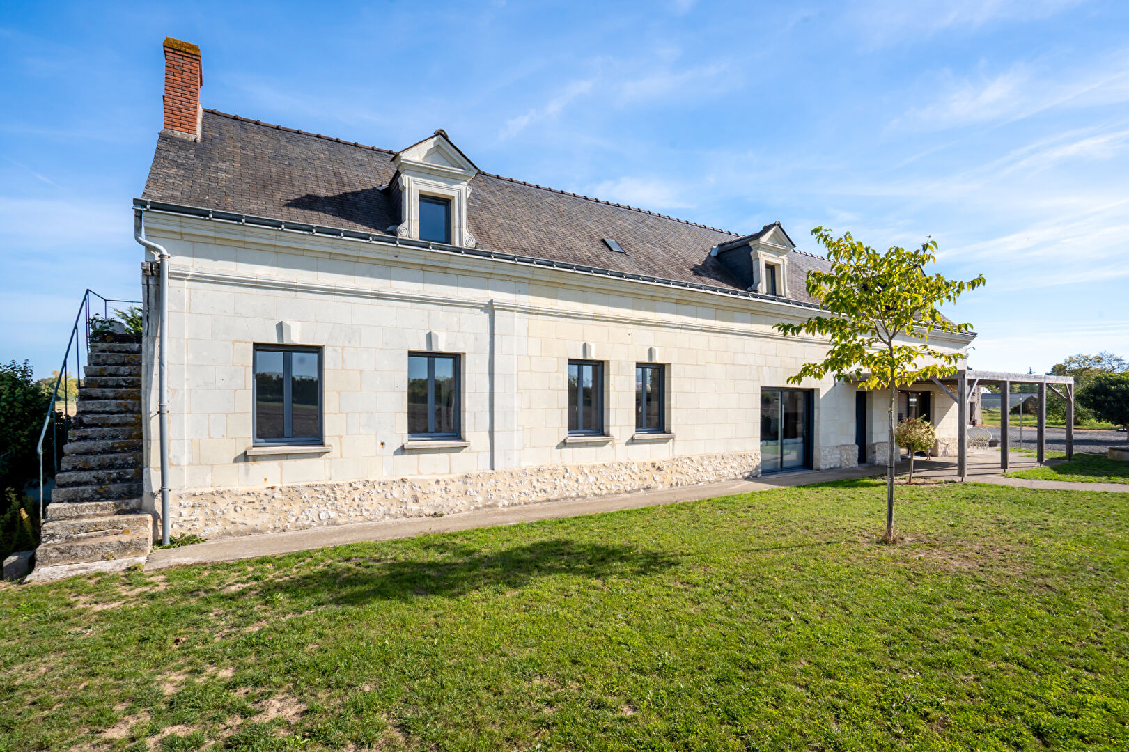 Maison SAUMUR (49400) 5 pièces 200.00 m²