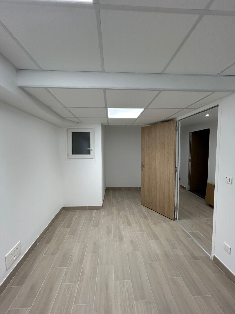 Local commercial LE MANS (72000) 3 pi&egrave;ces 98.68 m&sup2;