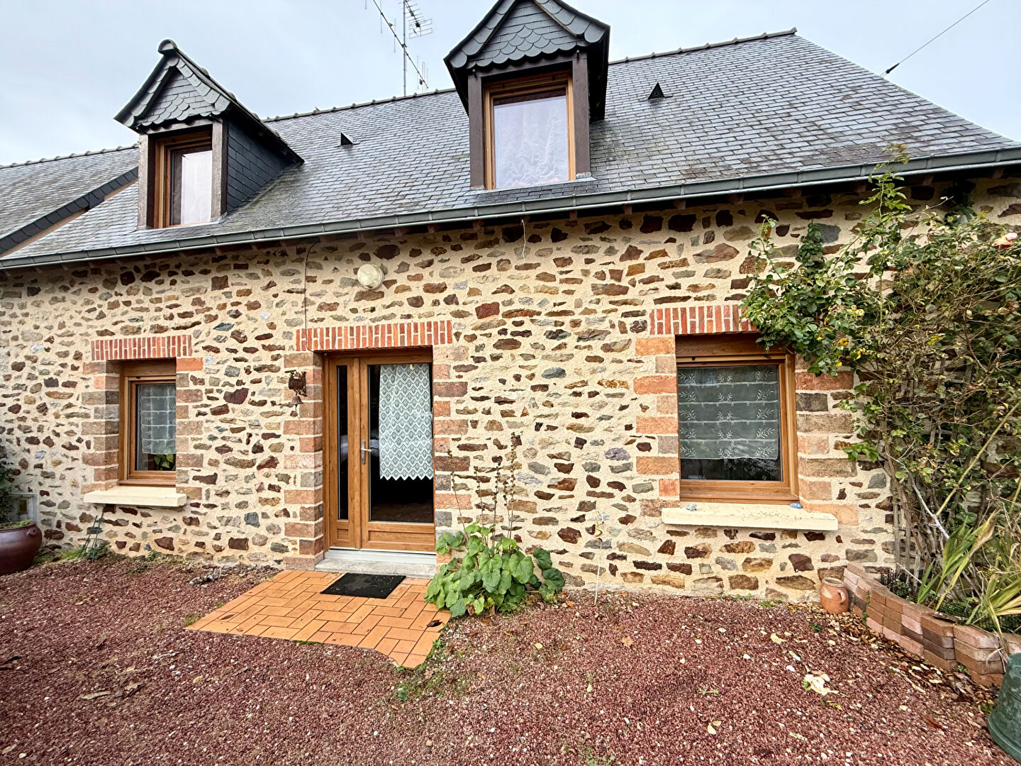 Maison ARQUENAY (53170) 5 pièces 91.00 m²