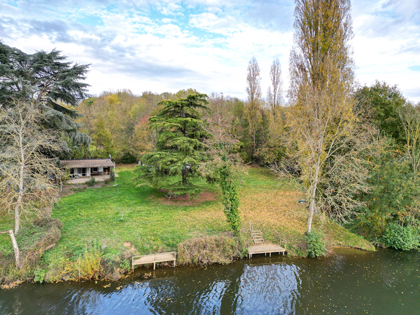 Terrain VILLIERS CHARLEMAGNE (53170) 2216.00 m²