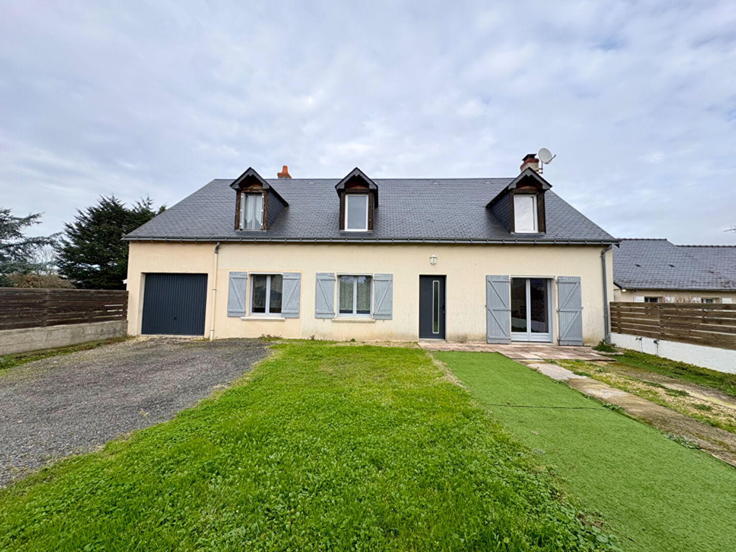 Maison CHOUZE SUR LOIRE (37140) 7 pièces 170.00 m²