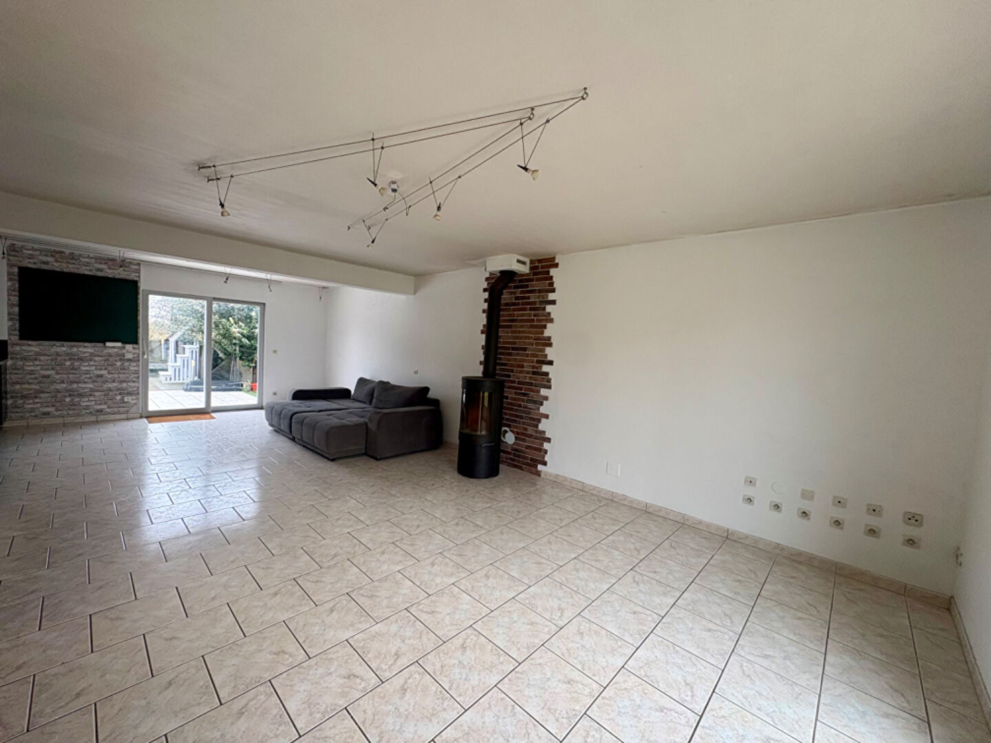 Maison CHOUZE SUR LOIRE (37140) 7 pi&egrave;ces 170.00 m&sup2;