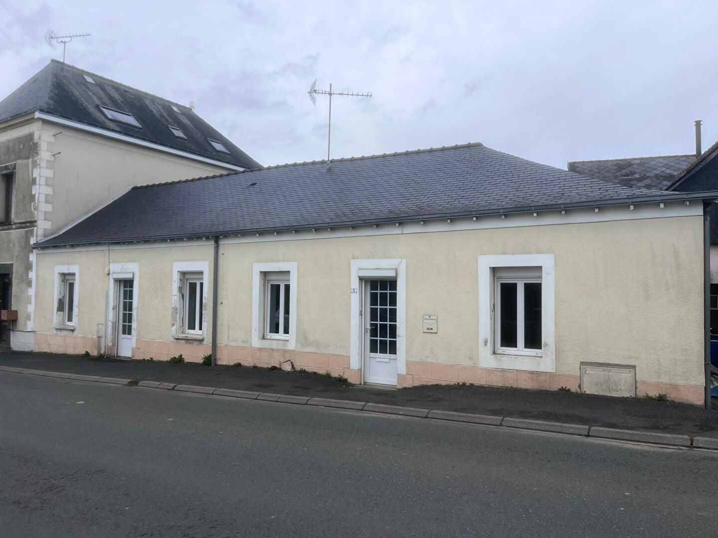 Maison VILLIERS CHARLEMAGNE (53170) 3 pi&egrave;ces 78.00 m&sup2;
