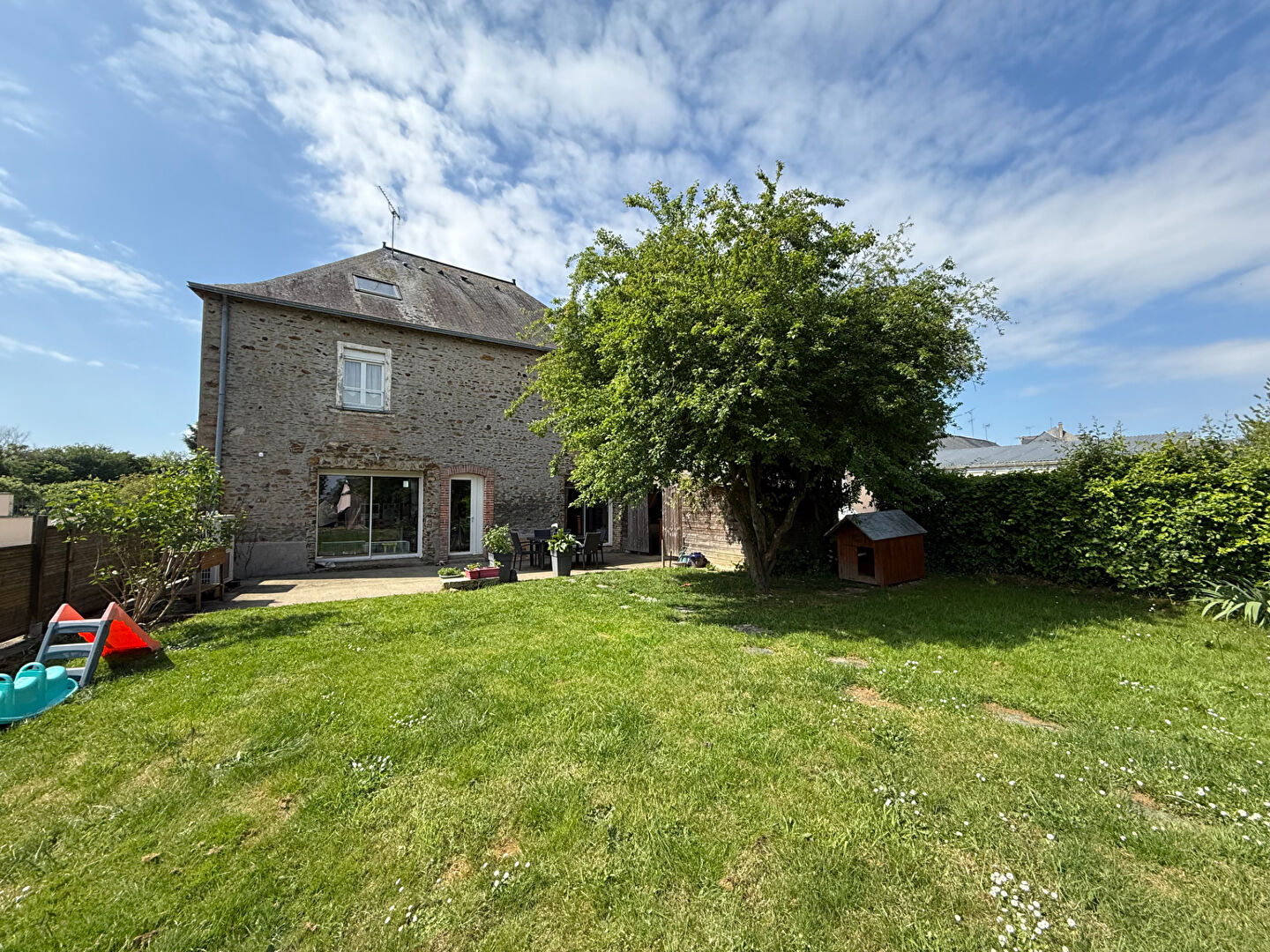 Maison QUELAINES SAINT GAULT (53360) 8 pièces 190.00 m²