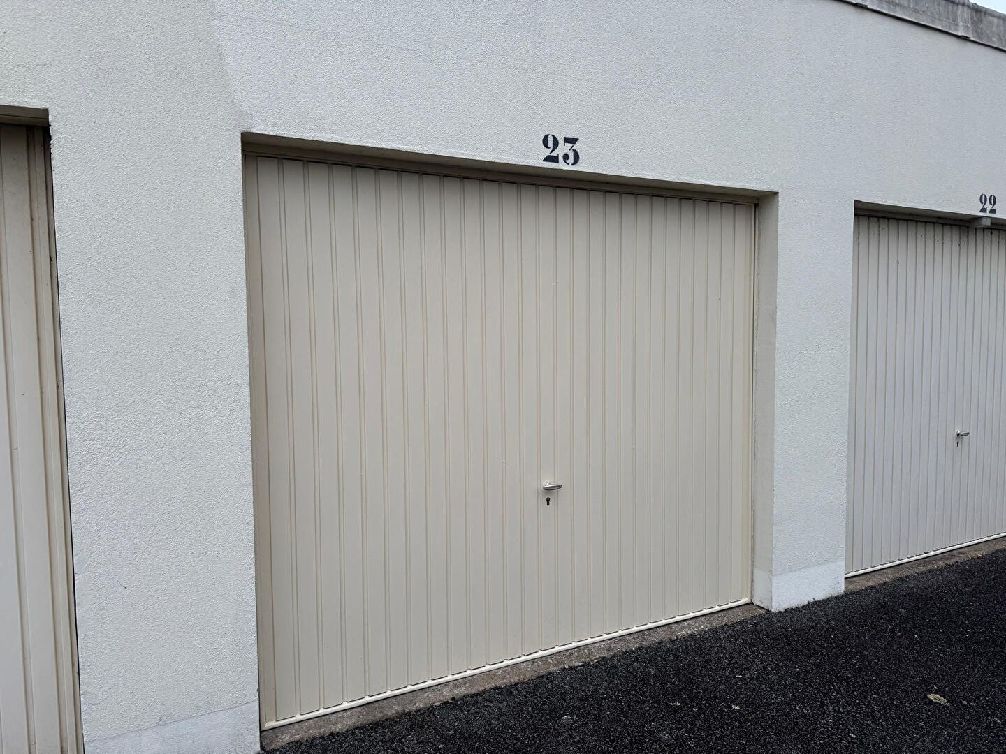 Parking / box LAVAL (53000) 1 pi&egrave;ce 15.00 m&sup2;