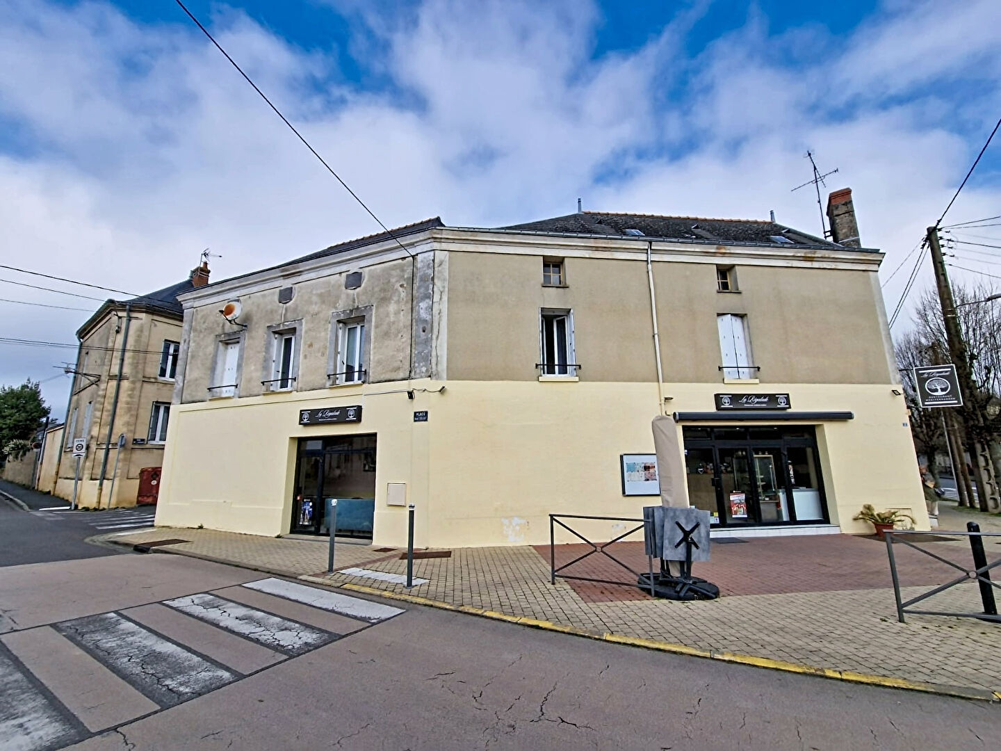 Immeuble DOUE EN ANJOU (49700) 6 pi&egrave;ces 266.00 m&sup2;
