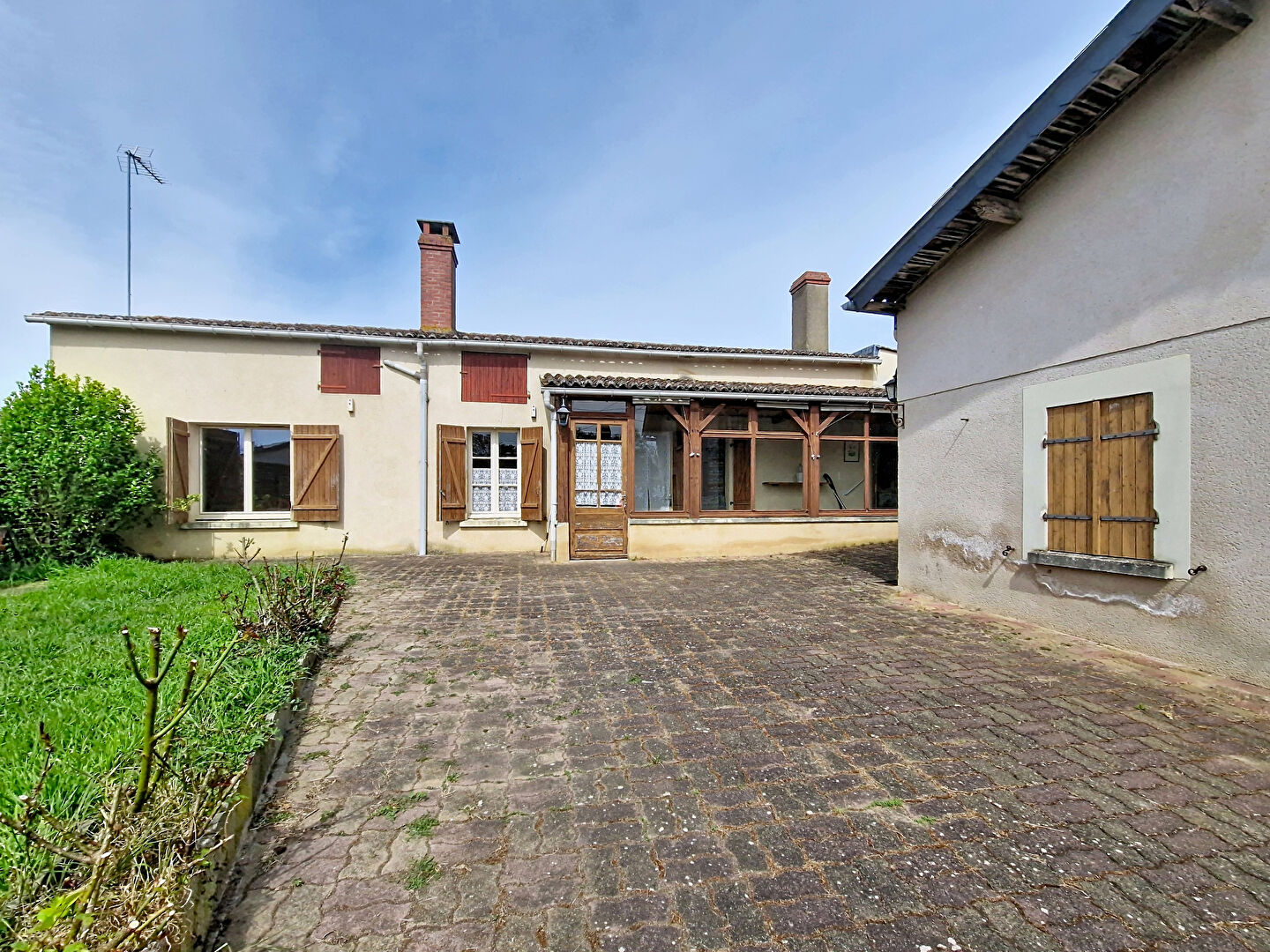 Maison DOUE EN ANJOU (49700) 4 pi&egrave;ces 107.00 m&sup2;