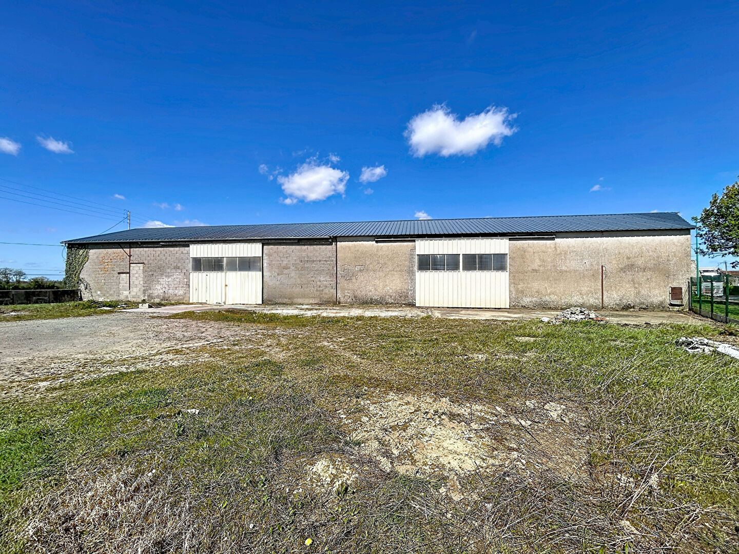 Maison MONTILLIERS (49310) 5 pi&egrave;ces 650.00 m&sup2;