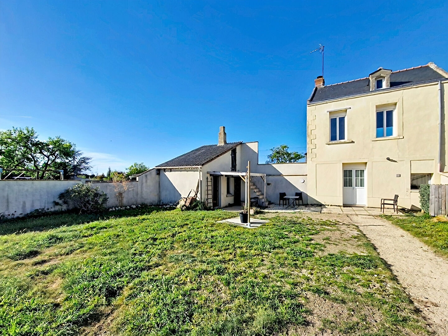 Maison DOUE EN ANJOU (49700) 3 pi&egrave;ces 90.00 m&sup2;