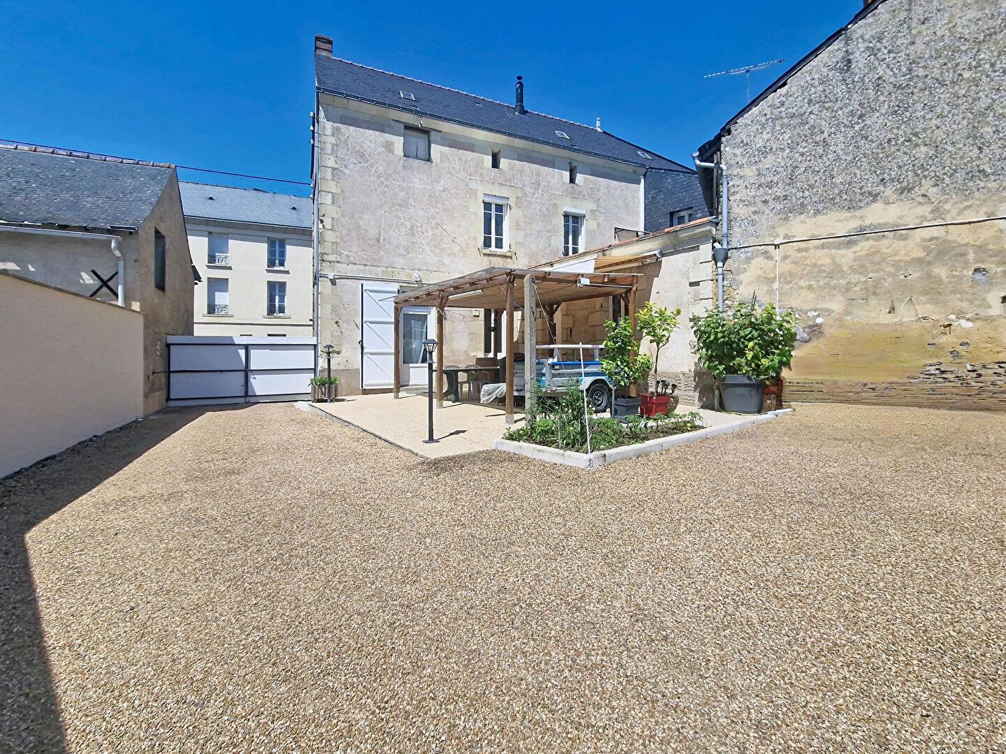 Maison DOUE EN ANJOU (49700) 5 pi&egrave;ces 155.00 m&sup2;