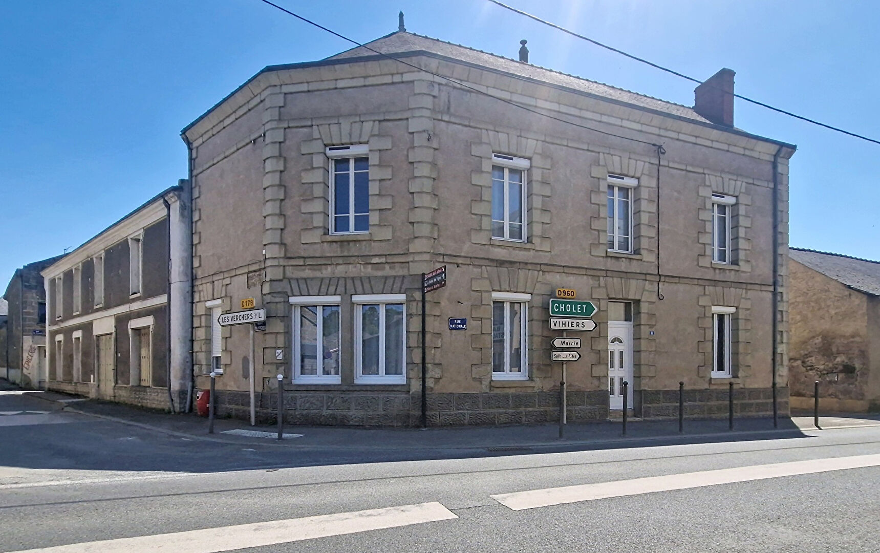 Maison DOUE EN ANJOU (49700) 5 pi&egrave;ces 155.00 m&sup2;