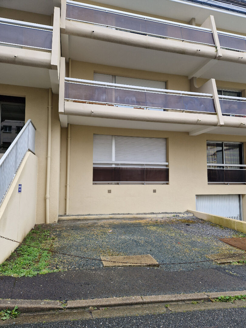 Parking / box CHOLET (49300) 12.00 m&sup2;