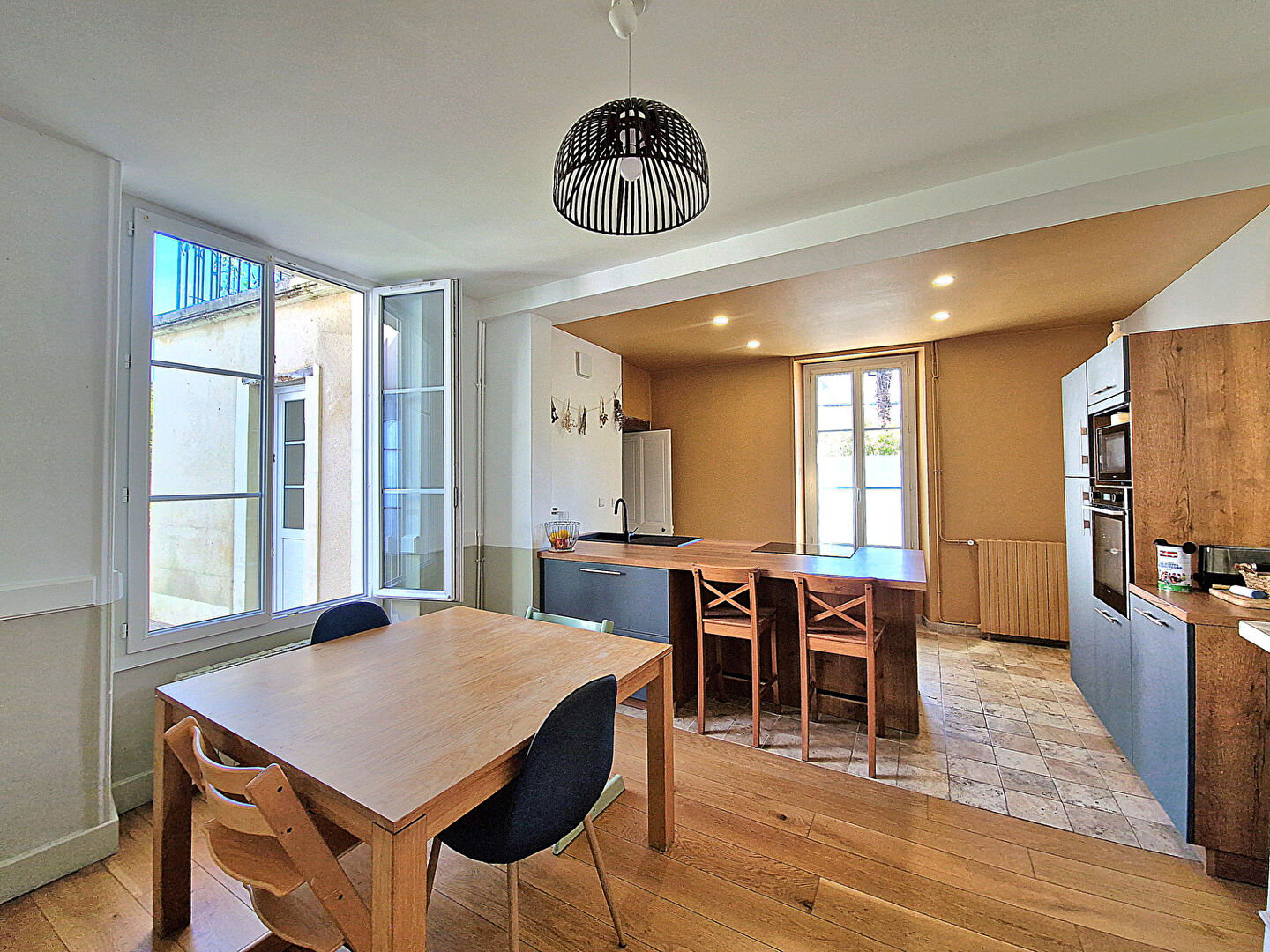 Maison CHATEAUNEUF SUR SARTHE (49330) 8 pi&egrave;ces 216.00 m&sup2;